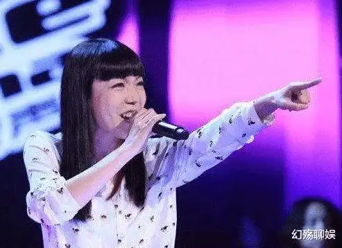 从顶流到小县城商演吴莫愁的落魄不仅仅是因为与张碧晨的恩怨