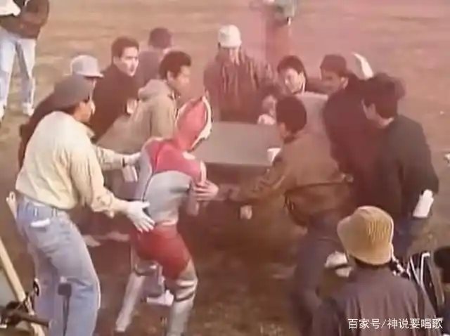 奥特曼系列拍摄花絮 多年秘密公开 原来奥特曼离场画面是这么拍的