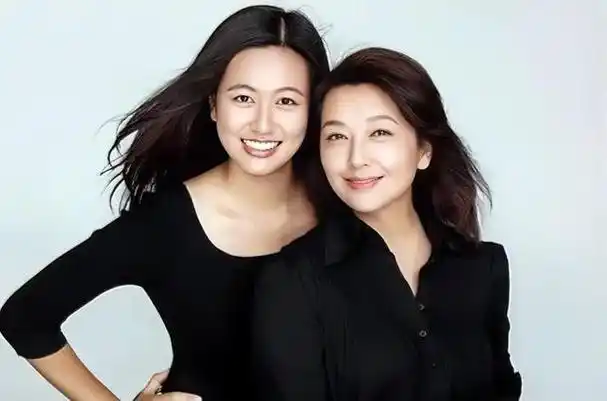 靳东爱过比自己大9岁的江珊,江珊却因她女儿的所作所为错失所爱