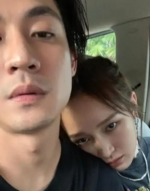 孟佳晒与男友十指紧扣照公布恋情,男方身价过百亿是萧亚轩前男友