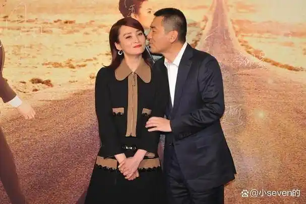 47岁蒋勤勤520晒与老公合照网友调侃像父女结婚17年依旧恩爱