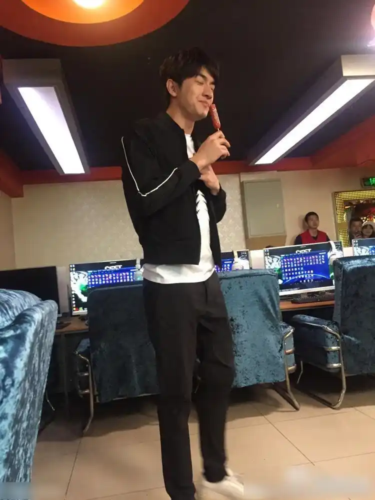 林更新三大爱抽烟,打游戏,吃辣条