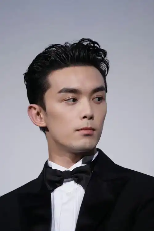 吴磊下颌线绝了