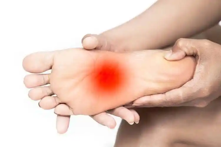 原创经常脚跟脚底疼痛休息后无法缓解就有可能与这6个问题有关了