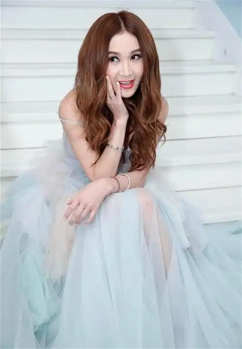 果然浪漫型人是演妲己的不二人选,同种风格的还有范冰冰,朱珠,蒋欣等