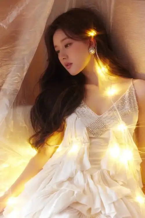 思超话919191神明少女轻盈的美 78#赵露思##赵露思白裙好仙