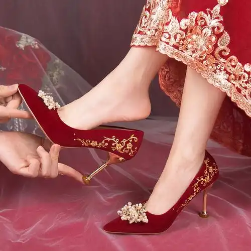 婚鞋女新娘鞋不累脚结婚鞋中式禾秀婚纱两穿红色高跟鞋小众感