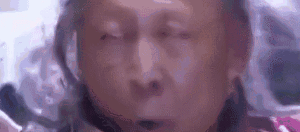 但他最让人印象深刻的还是《神雕侠侣》中,那个能口吐桃核杀人的裘千