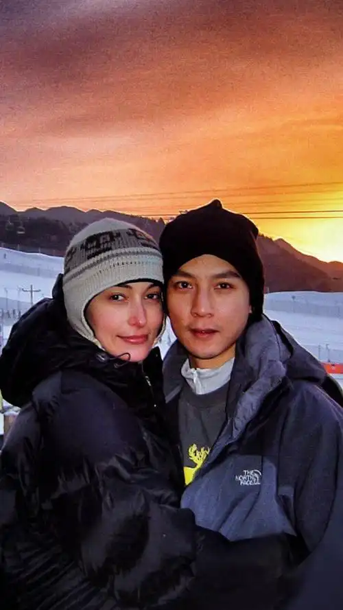 吴彦祖发文庆祝结婚14周年#在昨天吴彦祖再度发文超大声表白老婆lisa