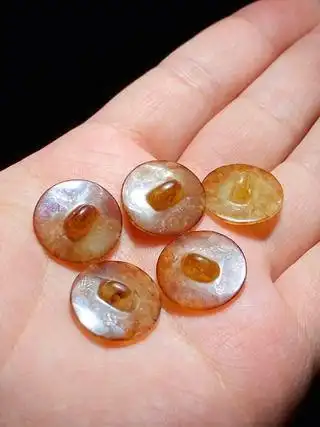 明以前和田玉籽料受沁玉纽扣扣子五个