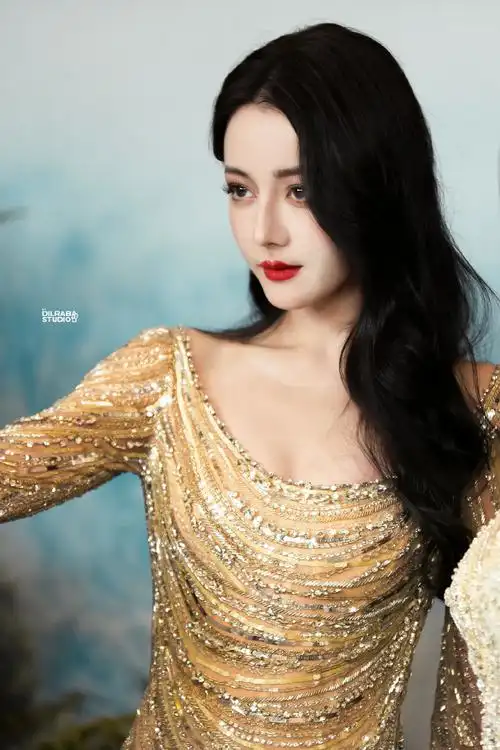 迪丽热巴swisse品牌代言人