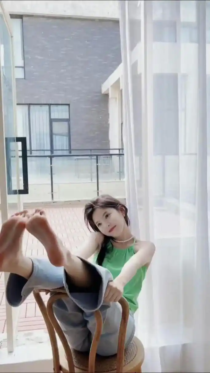 老公叫我摆这个姿势三分钟,动就不让我吃饭[可怜]