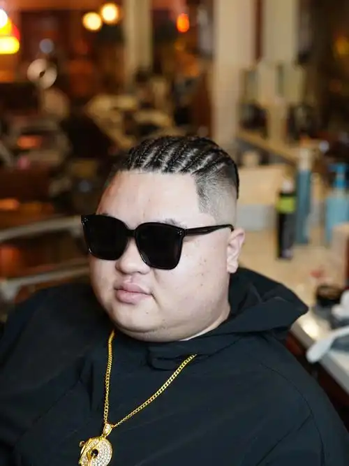 嘻哈地垄沟发型