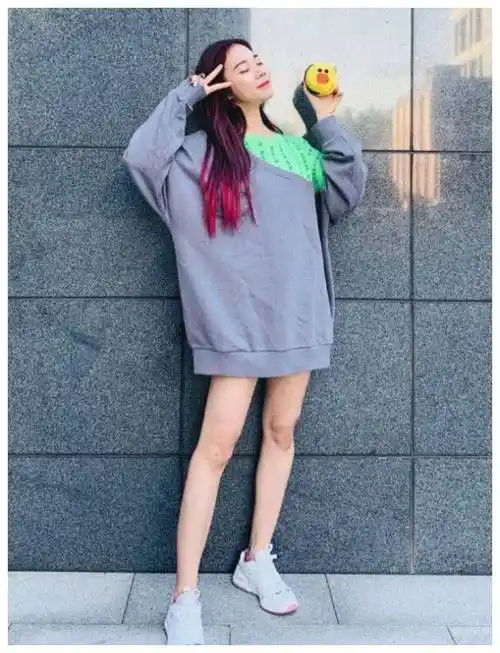 张紫宁的腿有多绝?大腿和小腿一样大,女生表示:我不配吃饭!