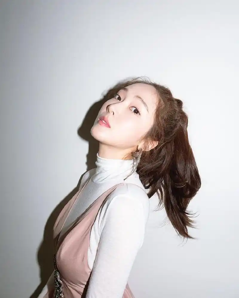 20 15:22:33 6 / 9 郑秀妍 18   组图:本乡奏多发售个人写真挂历 .