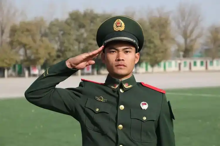 新兵丨把我的第一个军礼送给祖国
