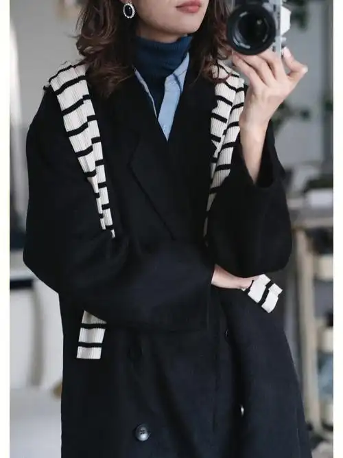 优衣库打底衫黑色大衣百搭才是必杀技