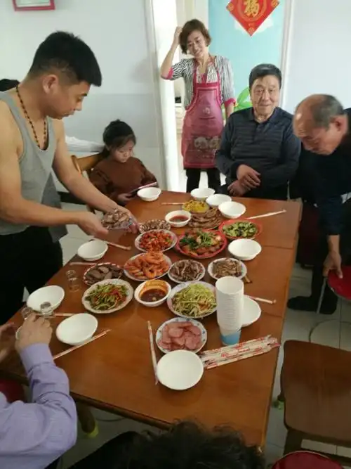 2018年春节和相亲相爱的一家人吃饭聚会