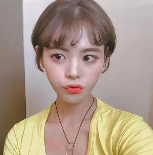 不一样的蘑菇头发型