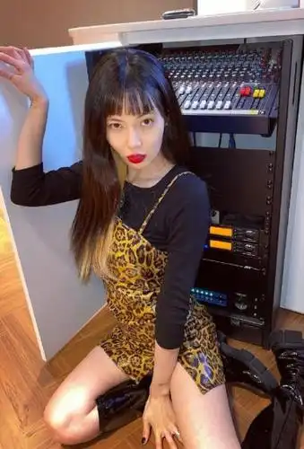 泫雅豹纹吊带裙性感撩人美照图片,金泫雅图片-第7图