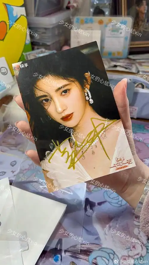 鞠婧祎周边市场超话