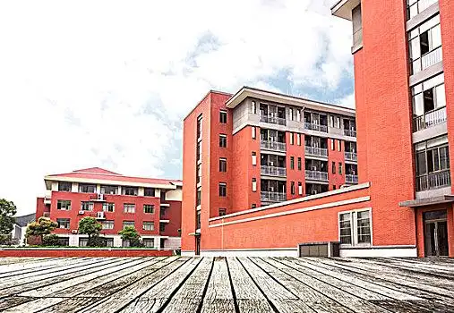 跳跃高中,班级文字,黑板高中美丽的校园美丽的校园老人,高中,校园毕业