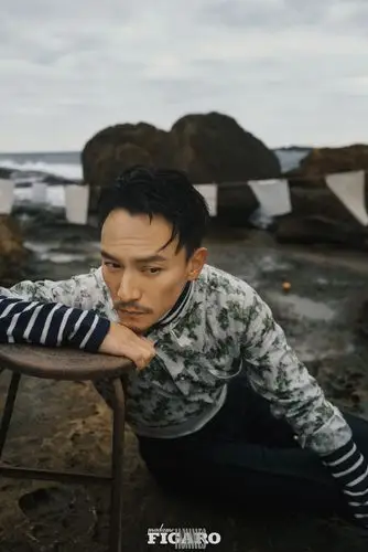 张震解锁全新海边大片 尽显"震"撼的魅力