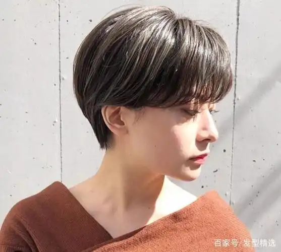 露耳短发,看着简单干练,精神帅气哦!