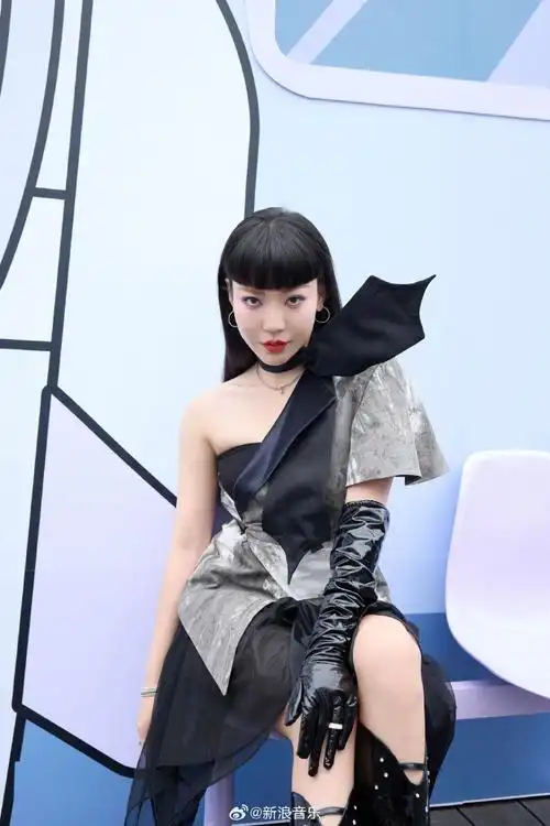 吴莫愁地铁经典海报再现##吴莫愁发糖