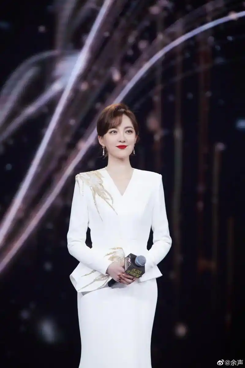 余声 你是安徽卫视里最美的声姐,我给你想了个口号,世界美女 - 抖音