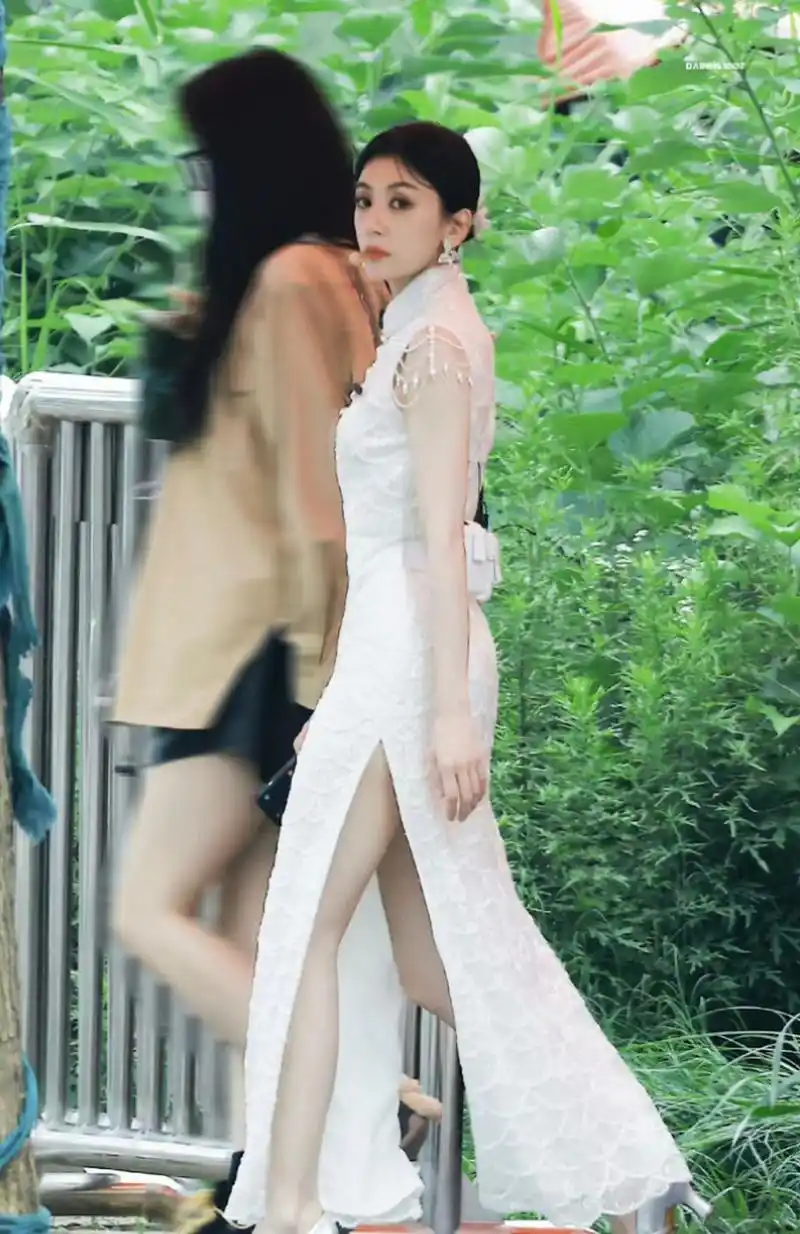 贾静雯旗袍造型,美貌依旧!姐姐一如当年!