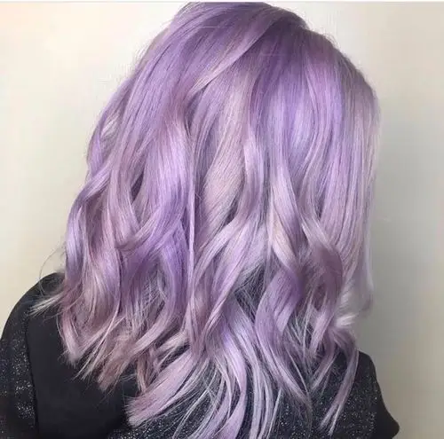 美妆博主pony那么,这种如此吸睛的颜色,何尝不能用在头发上呢?