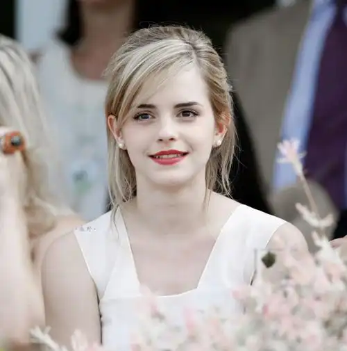 哈利波特赫敏都31岁了!背心短裤好年轻