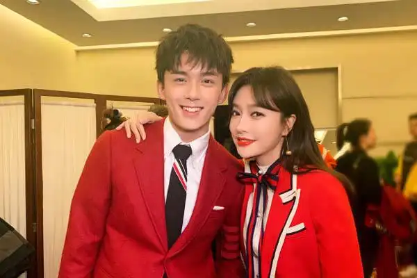 秦岚给吴磊包红包叮嘱弟弟要花掉让人羡慕