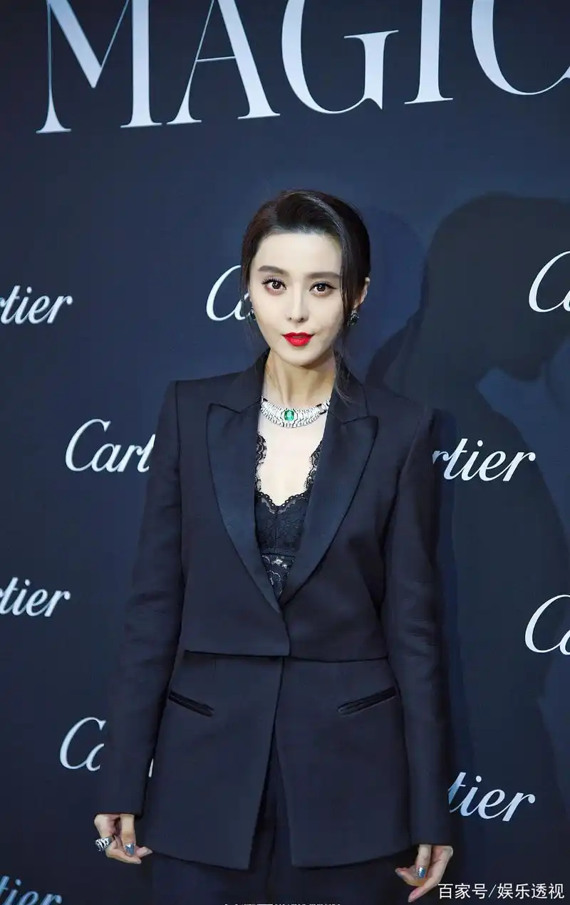 范冰冰短发亮相时尚之选获公益奖项,调侃主持人吹彩虹屁发言获赞