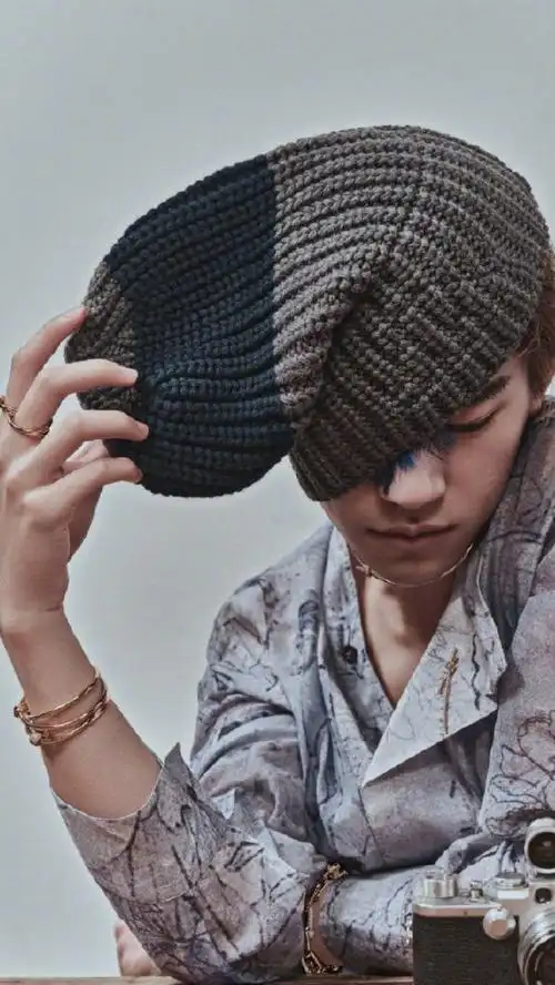 时尚芭莎三月刊封面##易烊千玺时尚芭莎开季封面