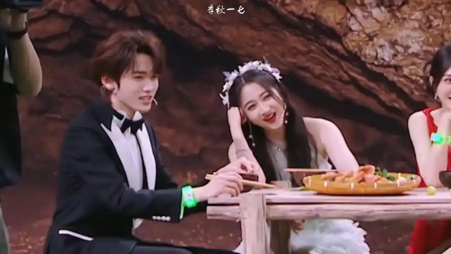 关晓彤x宋亚轩|"小宋对你来说是什么"