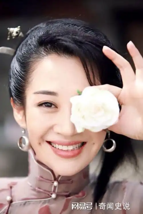 事实证明55岁身材傲人风韵犹存的许晴走上了一条不归路