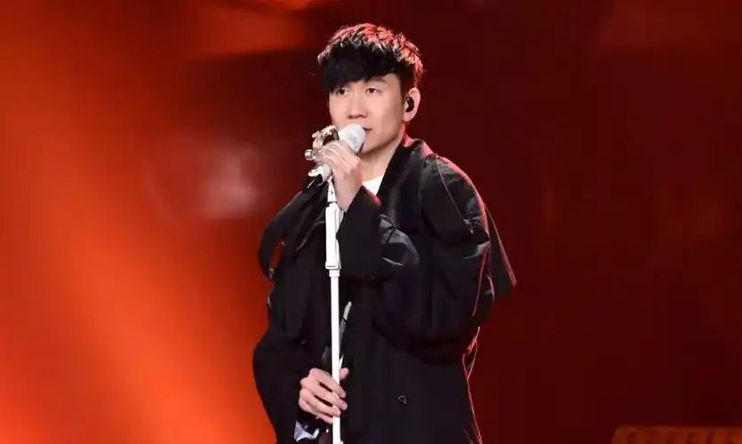 《梦想的声音》林俊杰以一敌三放大招还是输了,下次张靓颖能赢?