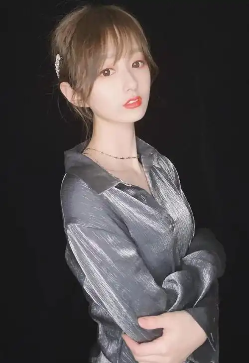 nba主播小七晒美照肤白貌美身材苗条有型比美娜更漂亮