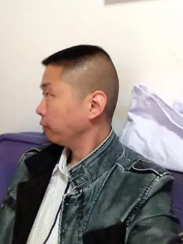 这脸型到底适不适合平头 如果不合适,麻烦高人指点