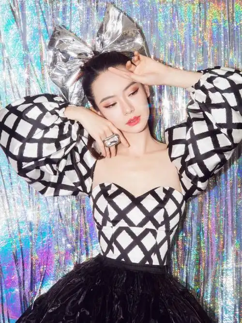 戚薇巨型米妮头饰魅力写真图片47