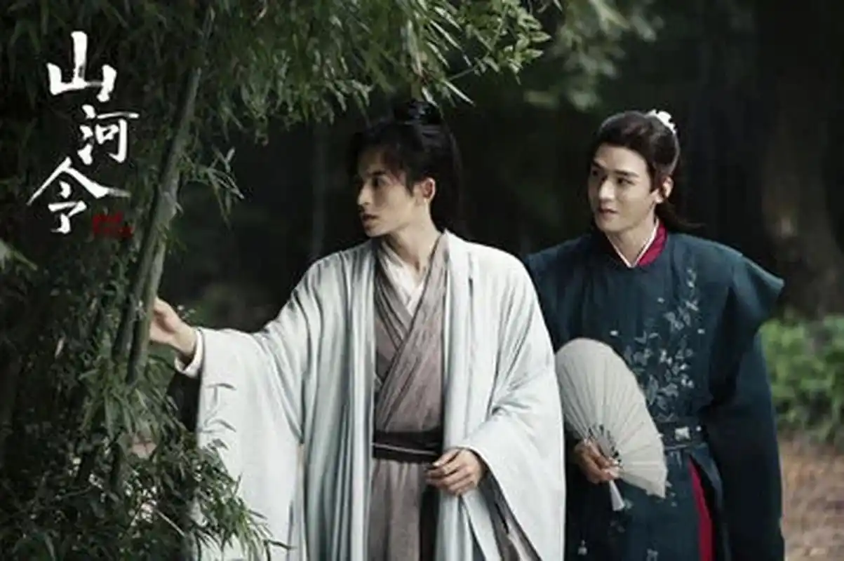 其实也可以多支持一下作品,你们觉得周子舒的衣服好看吗?#湖北全球秀