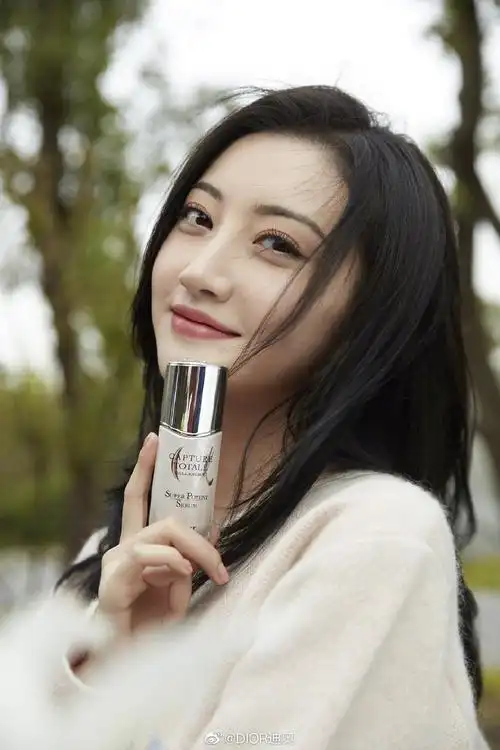 景甜成为dior新护肤系列形象大使