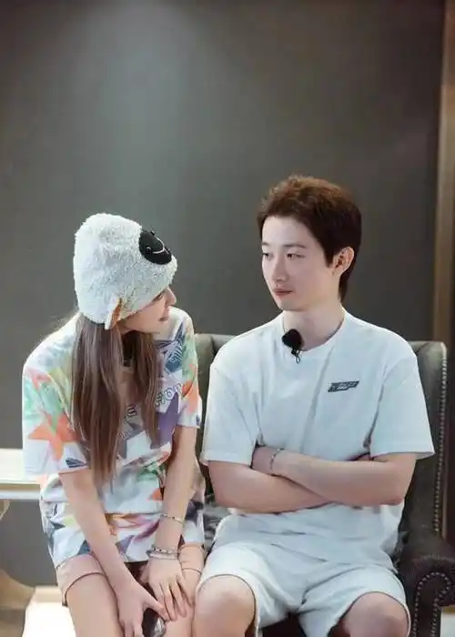 原创原创女儿4张雨绮李柄熹犀利问答周扬青约会遇难题