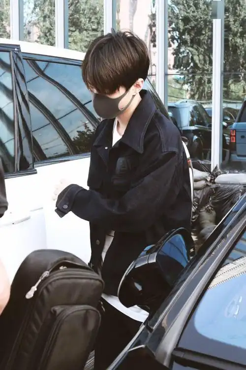 分享戴口罩的王俊凯合集这是连口罩也挡不住的帅气