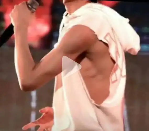 蔡徐坤腹肌合集