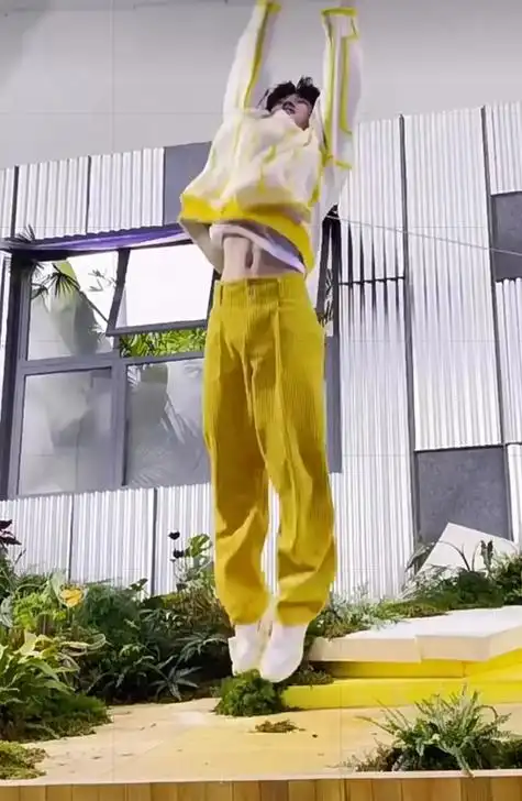 6969宋亚轩,你这腰和女生差不多.