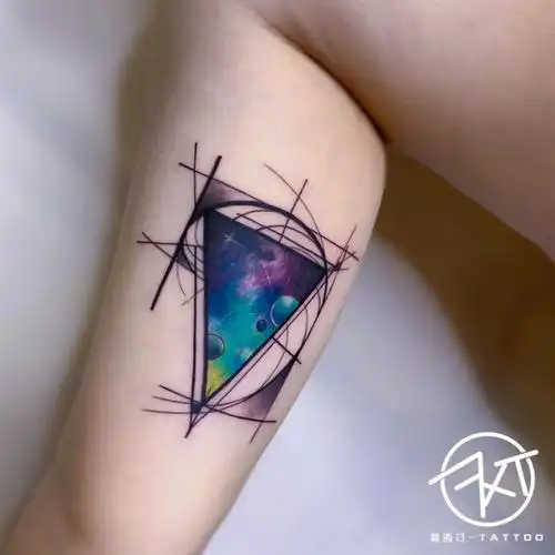 彩色星空大臂纹身