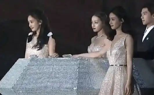 迪丽热巴眼睛现麦粒肿处理方法和赵丽颖如出一辙效果却不一样